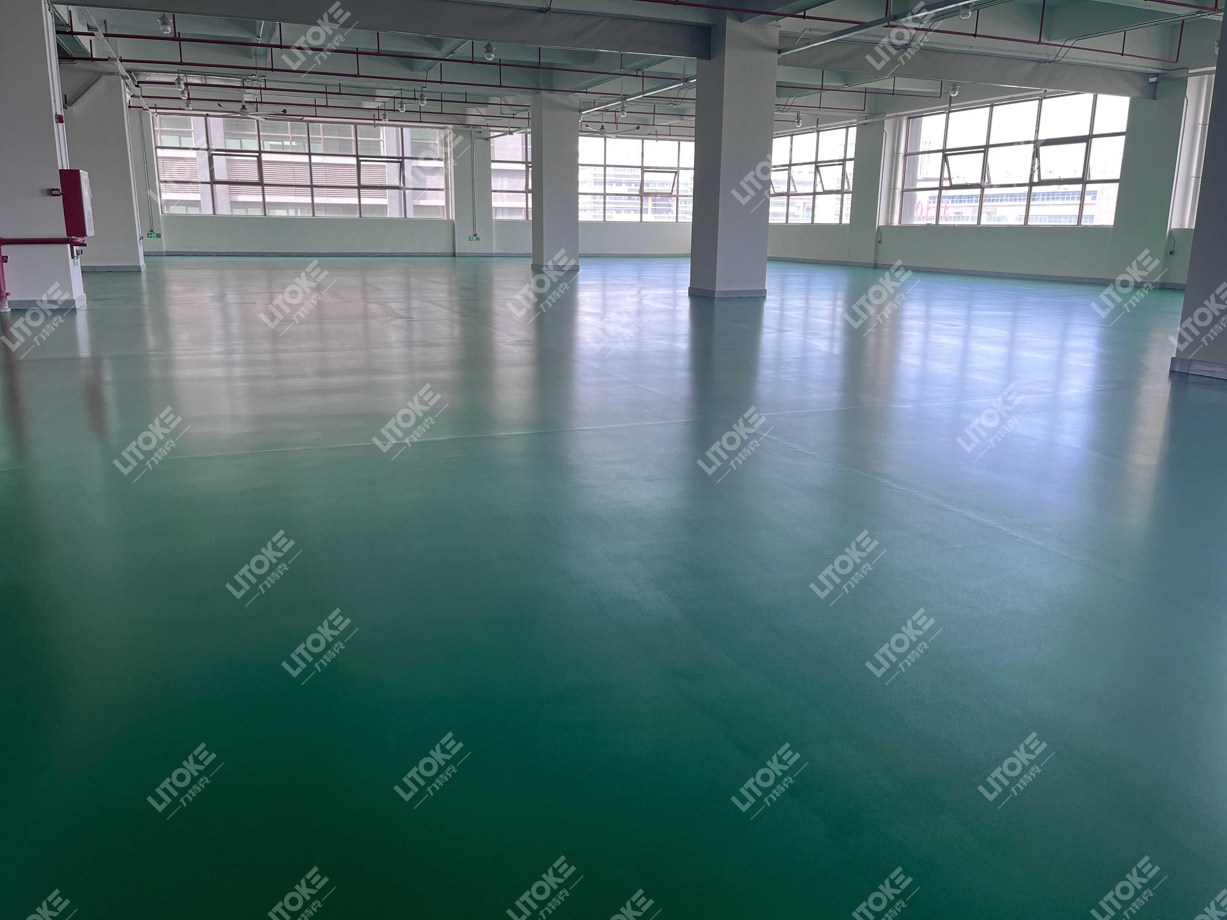 為什么車間改用聚氨酯超耐磨地坪替代水泥地面